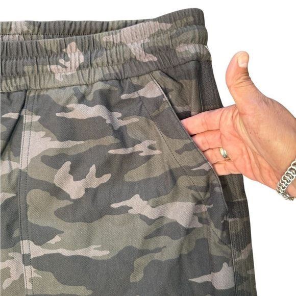 Athleta CAMO FARALLON SHORT - Picture 3 of 11